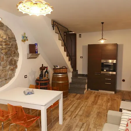 Апартаменти Wine House Чефалу